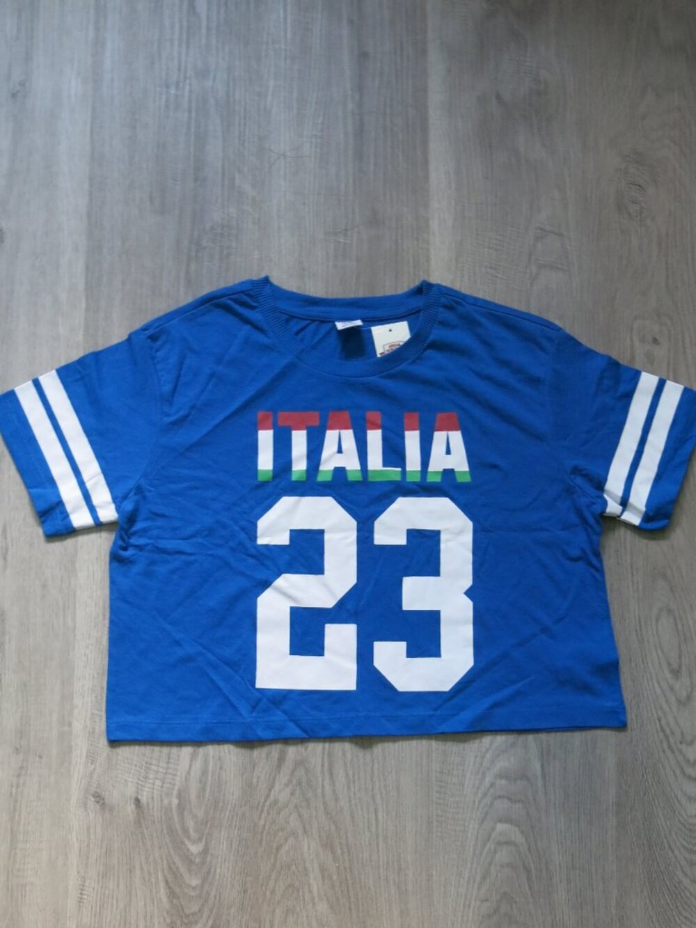 Urban Heritage Sport Short Sleeve "Italia 23" Graphic Cropped Top Size Medium